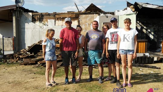 11-osobowa rodzina z Kocięcina Brodowego straciła w pożarze dach nad głową. Trwa zbiórka na odbudowę domu