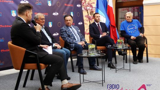 19. rocznica wejścia Polski do UE. Debata o korzyściach w Ciechanowie