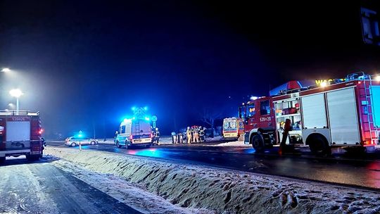 33-latek nie przepuścił jadącej z naprzeciwka osobówki. Wypadek na ul. Płońskiej