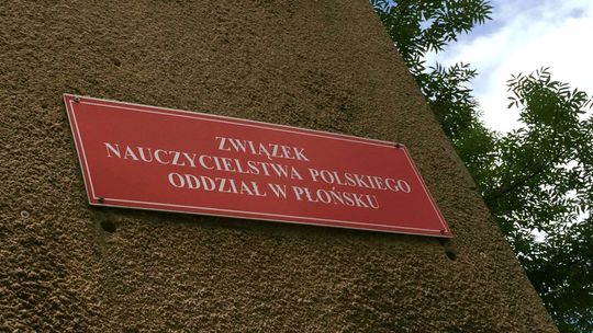 'Absolwenci nie chcą przychodzić do pracy ze względu na niskie zarobki' - Cichewicz o stanie powiatowej oświaty