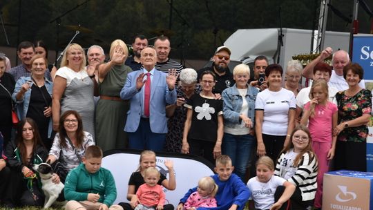 Aktywni seniorzy podczas festynu w Zdunowie