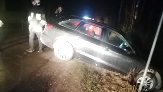 Auto w rowie, a za kierownicą 17-latek z pow. płońskiego