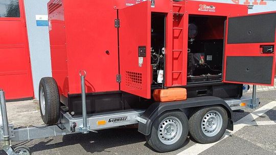 Beczkowóz i agregat prądotwórczy zakupione przez Gminę Staroźreby