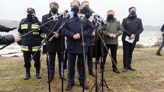 Briefing prasowy nad Wisłą. Lodołamanie zakończone 