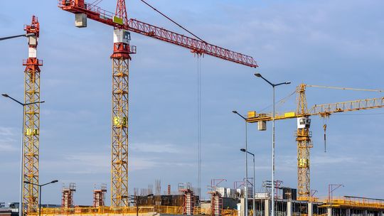Budowa bloków SIM w Ciechanowie opóźniona o rok. Najszybciej powstaną w Płońsku