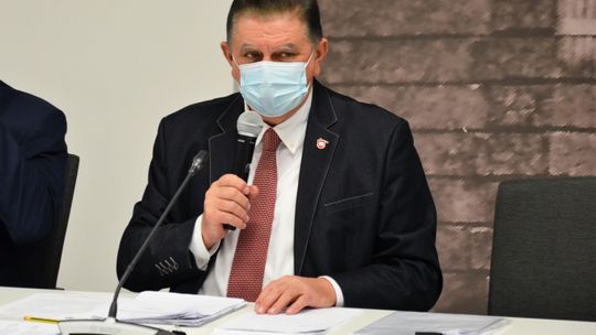 Burmistrz Pietrasik z miesięczną pensją wynoszącą 16 900 zł. Uchwała przyjęta jednogłośnie! Burmistrz Pietrasik z miesięczną pensją wynoszącą 16 900 zł. Uchwała przyjęta jednogłośnie!