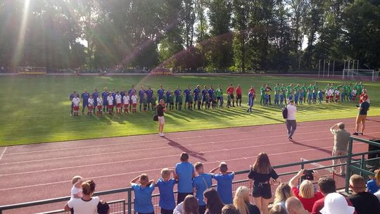 Charytatywny mecz z udziałem Quebonafide na ciechanowskim stadionie. Na pomoc dla 10-miesięcznego Oliwiera