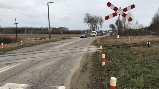 Ciąg pieszo-rowerowy i szlaban nad przejazdem na Młodzieżowej w tym roku