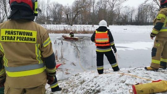 Ciało mężczyzny znalezione w stawie w gminie Bulkowo 