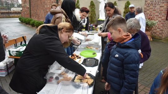 Ciasta wyprzedały się na pniu. Beata wszyscy trzymają za Ciebie kciuki