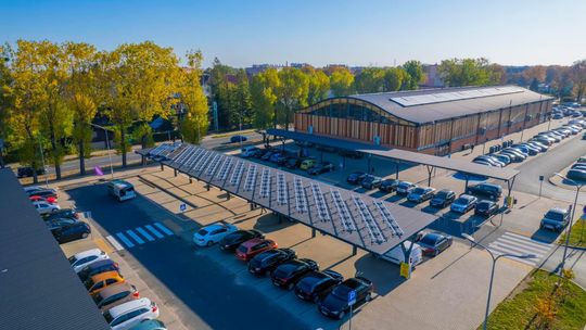 Ciechanów montuje panele fotowoltaiczne na kolejnych miejskich budynkach. Miasto chce ograniczać koszty energii