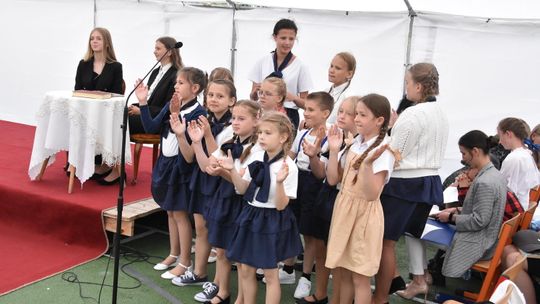 Coś więcej niż szkoła. W Smardzewie świętowano 100 lat nauczania