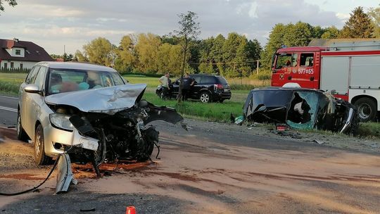 Czołowe zderzenie w Wycinkach. Jedna osoba poszkodowana