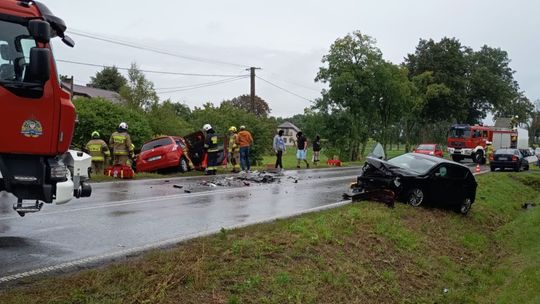 Czołówka na drodze wojewódzkiej Płońsk-Nowe Miasto. Są osoby poszkodowane