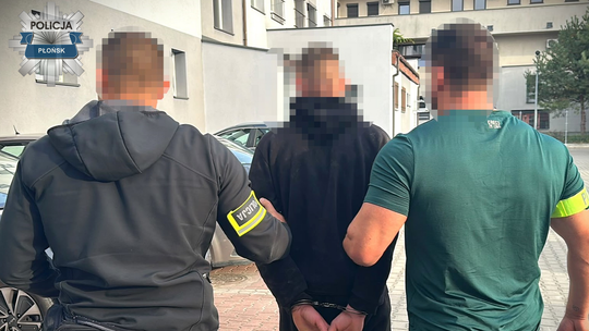 Cztery sądowe zakazy nie powstrzymały 26-latka. Ucieczka skończyła się dachowaniem