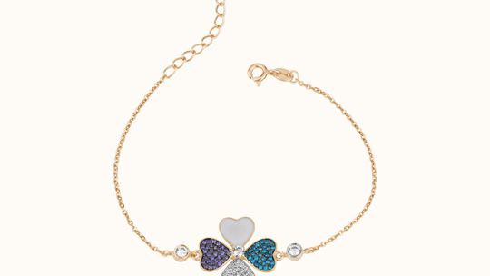 Czy biżuteria na pierwszą Komunię Świętą w Krakowie to ponadczasowy prezent dla dziecka?