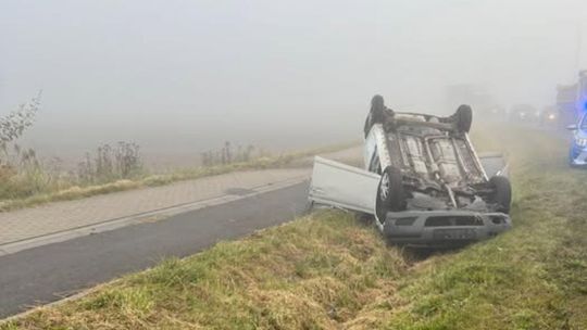 Dachowanie toyoty w Ciechanowie – na szczęście bez obrażeń