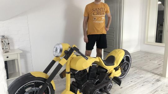 Daleko na nim nie zajedziemy, ale wygląda zjawiskowo. Robert Pasisz stworzył kolejny motocykl... z papieru