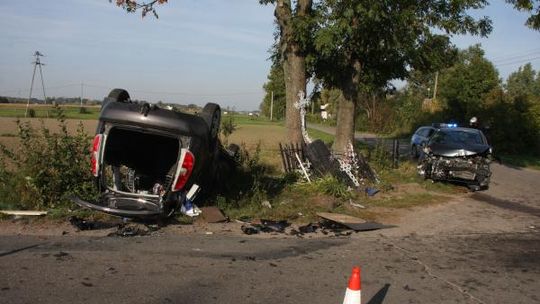 Dłużniewo: Zderzenie dwóch osobówek. Trzy osoby trafiły do szpitala