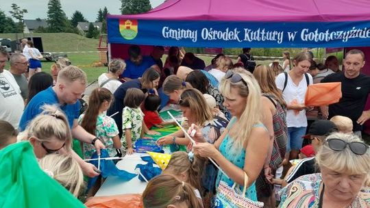 "Dmuchawce, latawce, wiatr..." Za nami kolorowy i muzyczny Festiwal Latawców w Gołotczyźnie