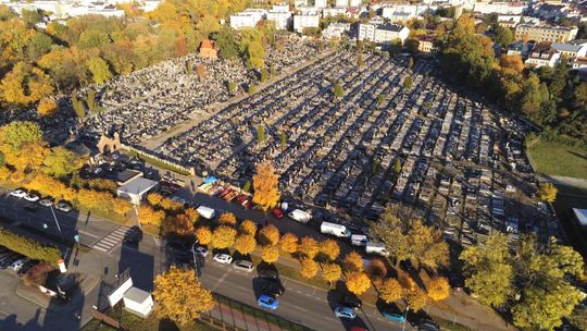 Dodatkowe parkingi w okolicy płońskiego cmentarza na Wszystkich Świętych