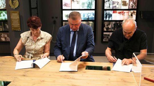 Dom Pamięci w Płońsku zyska wsparcie muzeum POLIN. Podpisano porozumienie