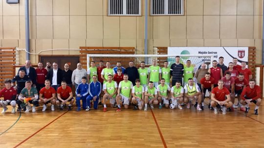 Doświadczenie górą. Byli zawodnicy vs. PAF 8:7