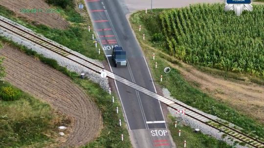 Dron nad przejazdem w Kaczorowach. 10 kierowców zignorowało STOP
