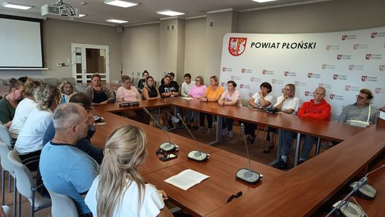 Duże emocje wokół zmiany dyrektora. Rodzice uczniów z Czerwińska protestują