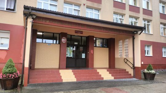 Duże zainteresowanie obiadami w płońskich szkołach podstawowych. Czy stołówki są w stanie pomieścić wszystkich chętnych?