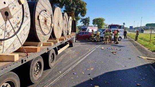 Dwie ciężarówki, bus i osobówka zderzyły się pod Ciechanowem. Znamy szczegóły zdarzenia