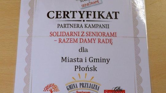 Działania na rzecz seniorów docenione certyfikatem Stowarzyszenia Manko. Osoby 60+ mogą odbierać Pakiety Wsparcia