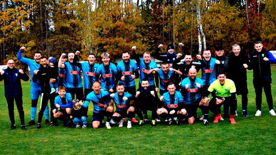 Finał B klasy z derbami w Guminie i mistrzostwem jesieni Wkry!