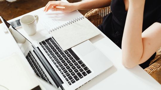 Gdzie i jak sprawdzić treść księgi wieczystej online?