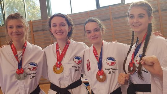 Grad medali dla Taekwon-do Cobra Team Płońsk w czasie Mistrzostw Polski 2021