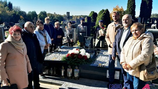 Grób żołnierzy AK w Glinojecku po renowacji. Lekcja lokalnego patriotyzmu na cmentarzu