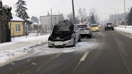 Groźnie wyglądający pożar auta w Płońsku. Nikt nie ucierpiał