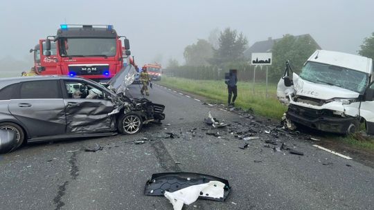 Groźny wypadek na DK60. Dwie osoby trafiły do szpitala