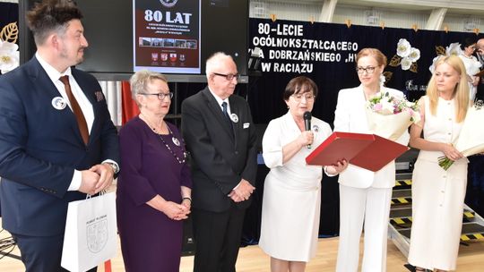 Historia liceum w Raciążu ma już 80 lat. Obchody szkolne połączone z prezentacją książki