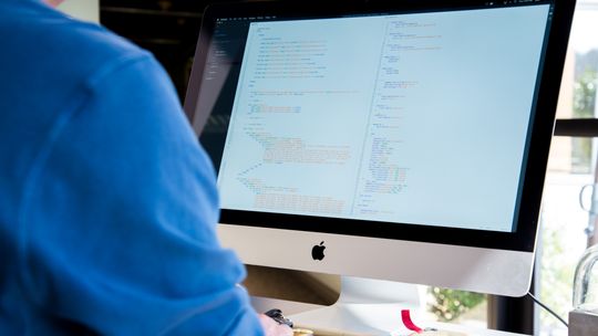 Inwestycje pod kontrolą... tylko na ekranie. 59-latek stracił 19 tys. zł