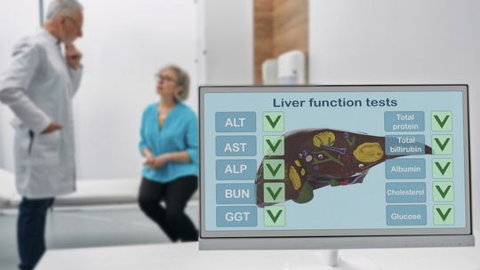 Jak wspierać pracę wątroby i nerek przy pomocy suplementów?