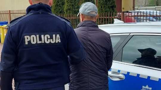 Jechał pomimo dożywotniego zakazu, chciał wręczyć policji łapówkę