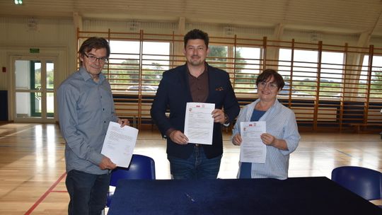 Jest umowa na dalszą modernizację hali sportowej Zespołu Szkół w Raciążu