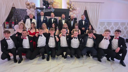 Kameralna i piękna studniówka Społecznego Liceum Ogólnokształcącego STO w Raciążu