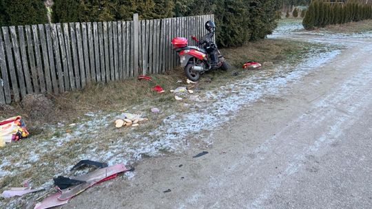 Kobieta na skuterze potrącona przez auto wyjeżdżające z posesji