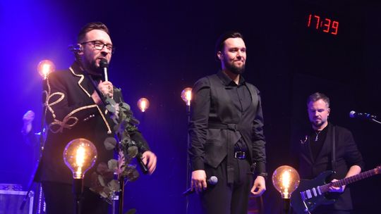 Kolędowanie z zespołem Enej w Staroźrebach Kolędowanie z zespołem Enej w Staroźrebach