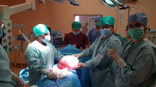 Kolejna operacja usunięcia guza giganta w płońskim szpitalu zakończona sukcesem