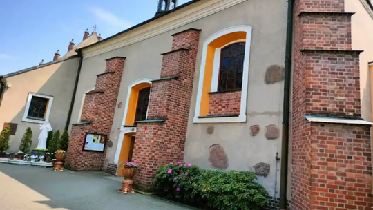 Kradzież skrzynki na datki w kościele w Płońsku. Policja prosi o pomoc w ustaleniu sprawcy Kradzież skrzynki na datki w kościele w Płońsku. Policja prosi o pomoc w ustaleniu sprawcy