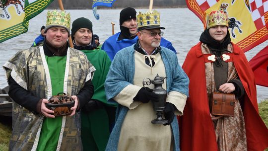 Królowie na łodziach. Pierwszy taki Orszak Trzech Króli w Czerwińsku