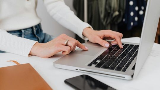 Księgi wieczyste online - jak sprawdzić stan prawny mieszkania?